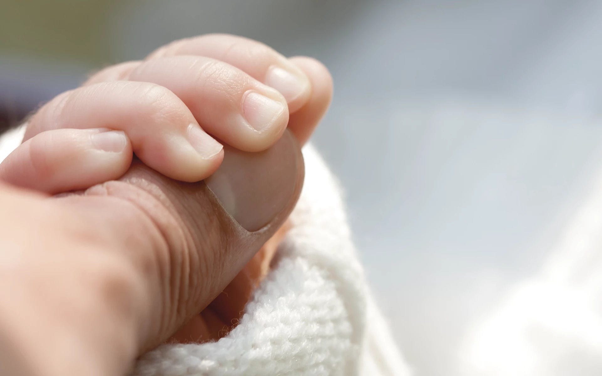 newborn baby finger